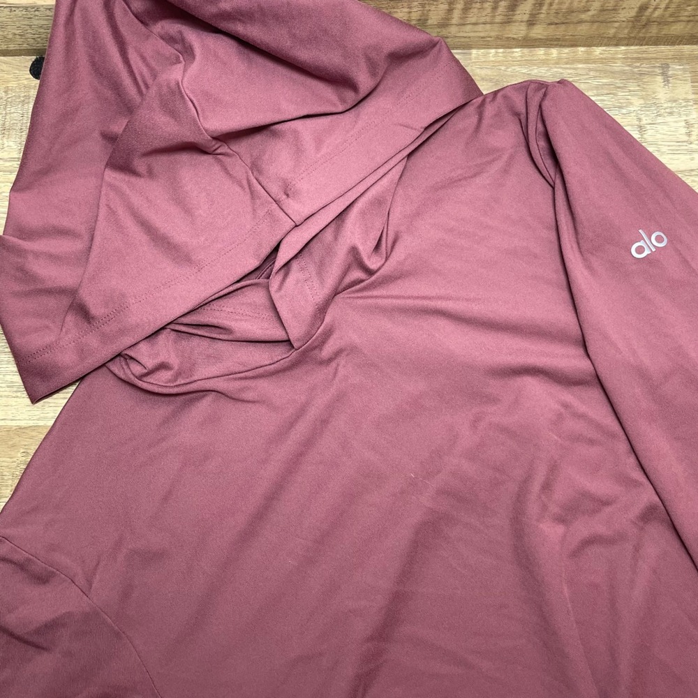 Alo Yoga Conquer Reform Long Sleeve Performance Hoodie Top Burgundy Men's Small